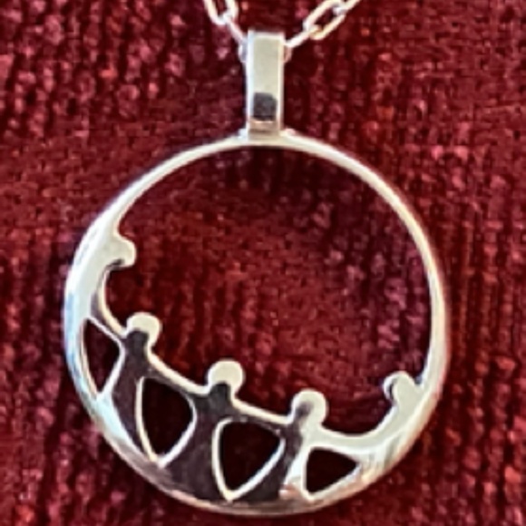 JDGO Indonesia Circle of Friends Necklace - Picture 3 of 7